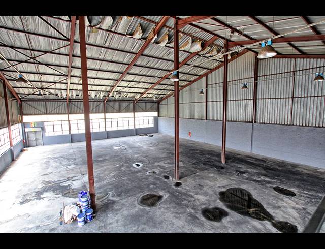 710.50M² WAREHOUSE TO LET IN ROBERTVILLE